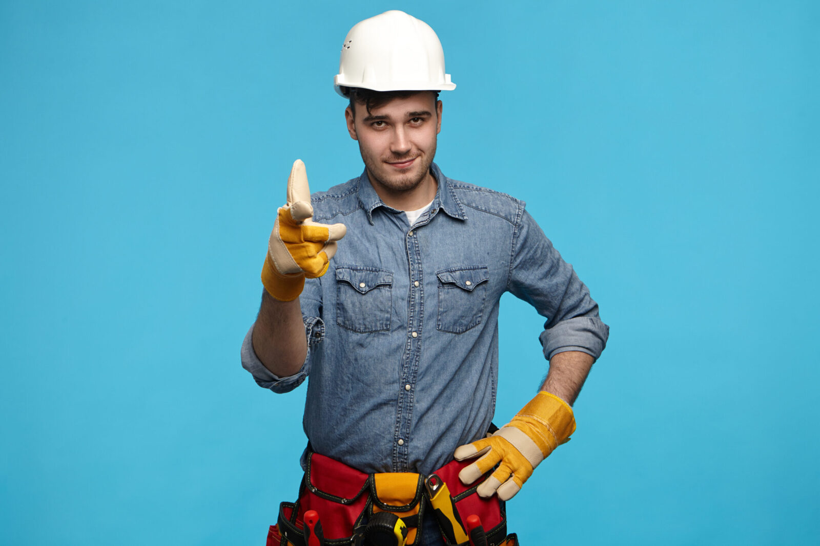 Choosing the Right Work Gloves for Electricians in Europe Blog